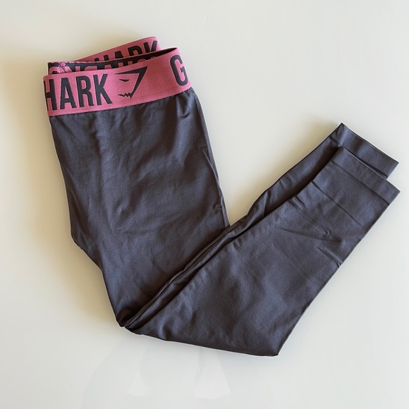 Gymshark Pants - Womens Gymshark Capri Grey Leggings size small